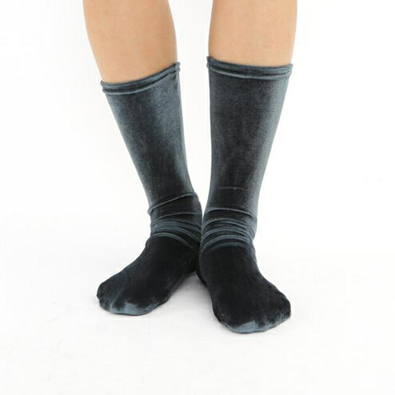 【全品送料無料★～12/26 09:59迄】【あす楽】【公式 Tabio】 縫製ベロアソックス / 靴下屋 靴下 タビオ くつ下 クルー レディース 日本製 2312de