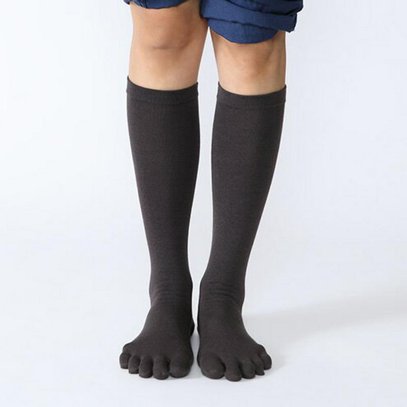 【あす楽】【靴下屋】 うるおいキープ 無地五本指ハイソックス クロ 黒 ブラック / 靴下 タビオ Tabio くつ下 レディー