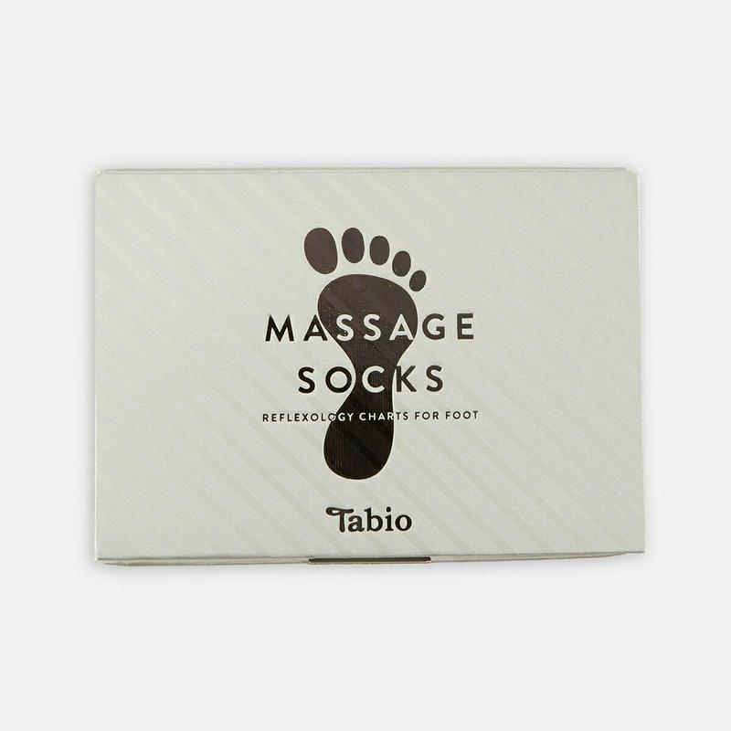 【あす楽】【Tabio MEN】メンズ 英字柄 ツボ押し プリント 五本指 ショートソックスセット(RELAX棒付) / 靴下 