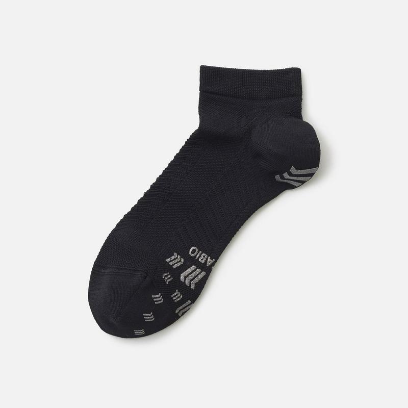 【全品送料無料★〜10/11 23:59迄】【あす楽】【TABIO SPORTS】 レーシングラン 27〜29cm ブラック 黒 クロ / 靴下屋 靴下 タビオ タビオスポーツ Tabio くつ下 ショート メンズ 大きいサイズ L 日本製 ¬¬