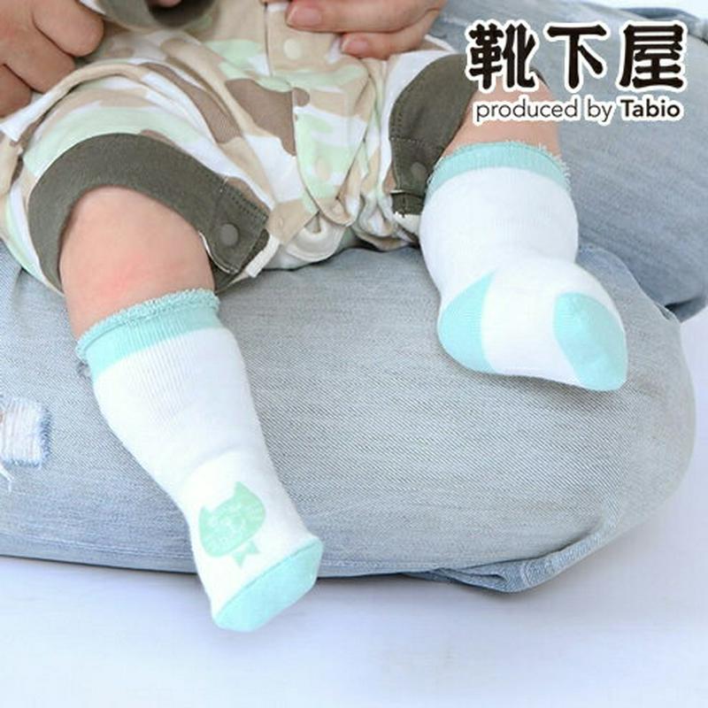 【全品送料無料～6/26 09:59迄】【あす楽】【公式 靴下屋】 ベビー 暗闇で光る猫パイルハイソックス7～9cm / 靴下 タビオ Tabio くつ下 ベビー ベビーソックス 子供 子供用靴下 出産祝い ギフト 日本製