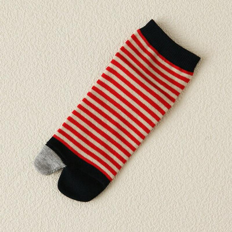 【あす楽】【靴下屋】 キッズ指切替ボーダー足袋ソックス13〜15cm アカ 赤 レッド / 靴下 タビオ Tabio くつ下 キッズ 子供 子供用靴下 日本製 ¬¬