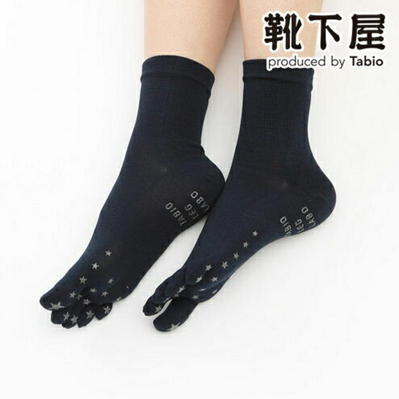 【あす楽】【TABIO LEG LABO】 しっとり絹の滑り止め付き5本指ソックス24〜26cm【気持ちいいシルクの靴下】 / 