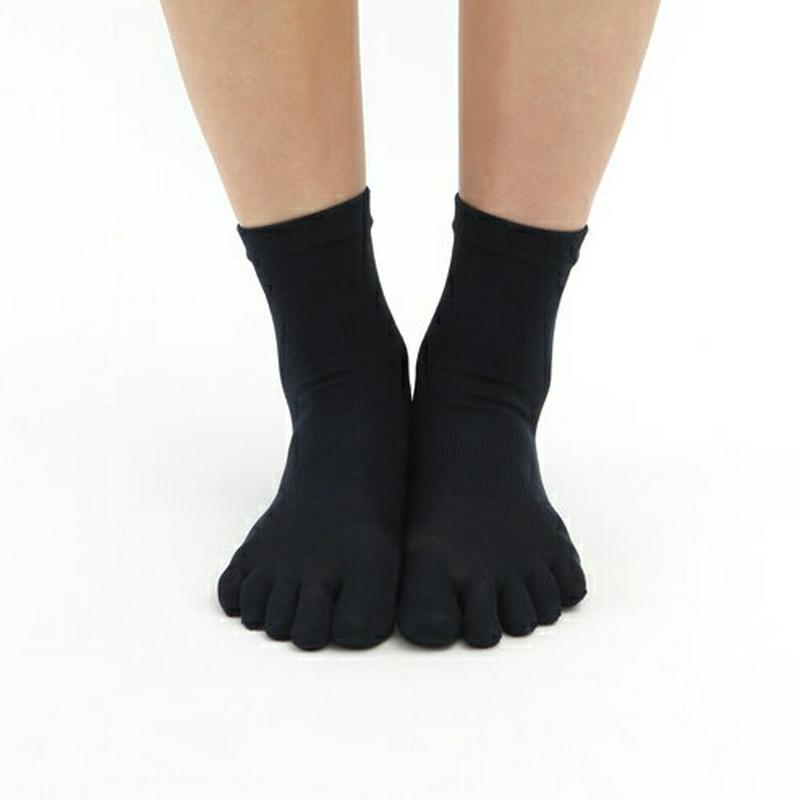 【あす楽】【TABIO LEG LABO】 しっとり絹の滑り止め付き5本指ソックス24〜26cm【気持ちいいシルクの靴下】 / 