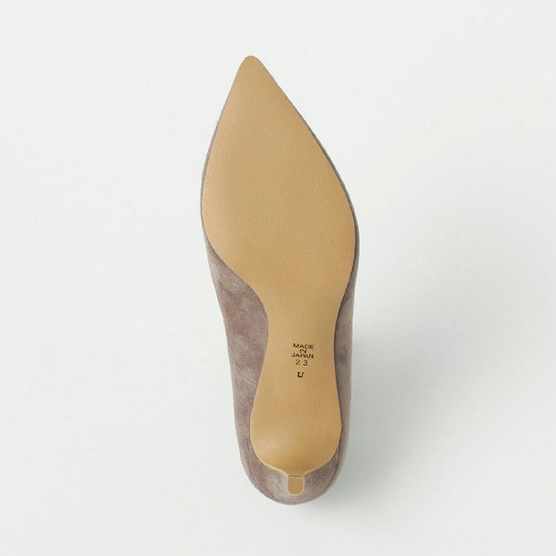 素材で遊ぶ♪すっきりシルエットのミドルヒールパンプス