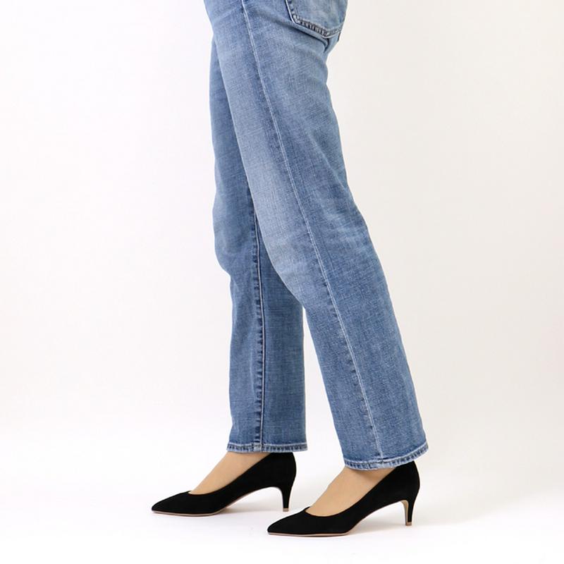 素材で遊ぶ♪すっきりシルエットのミドルヒールパンプス