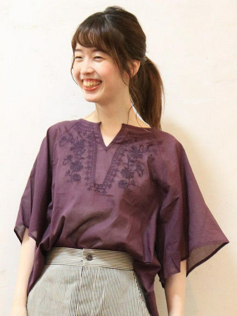 衿刺繍ブラウス