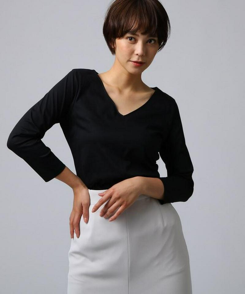 [L]【洗える】サテンVネックスムースカットソー