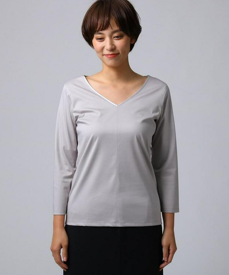 [L]【洗える】サテンVネックスムースカットソー