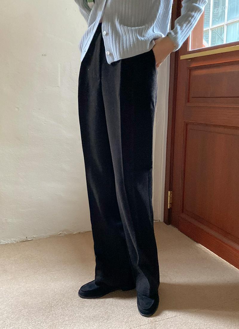 ストレートスラックスパンツ