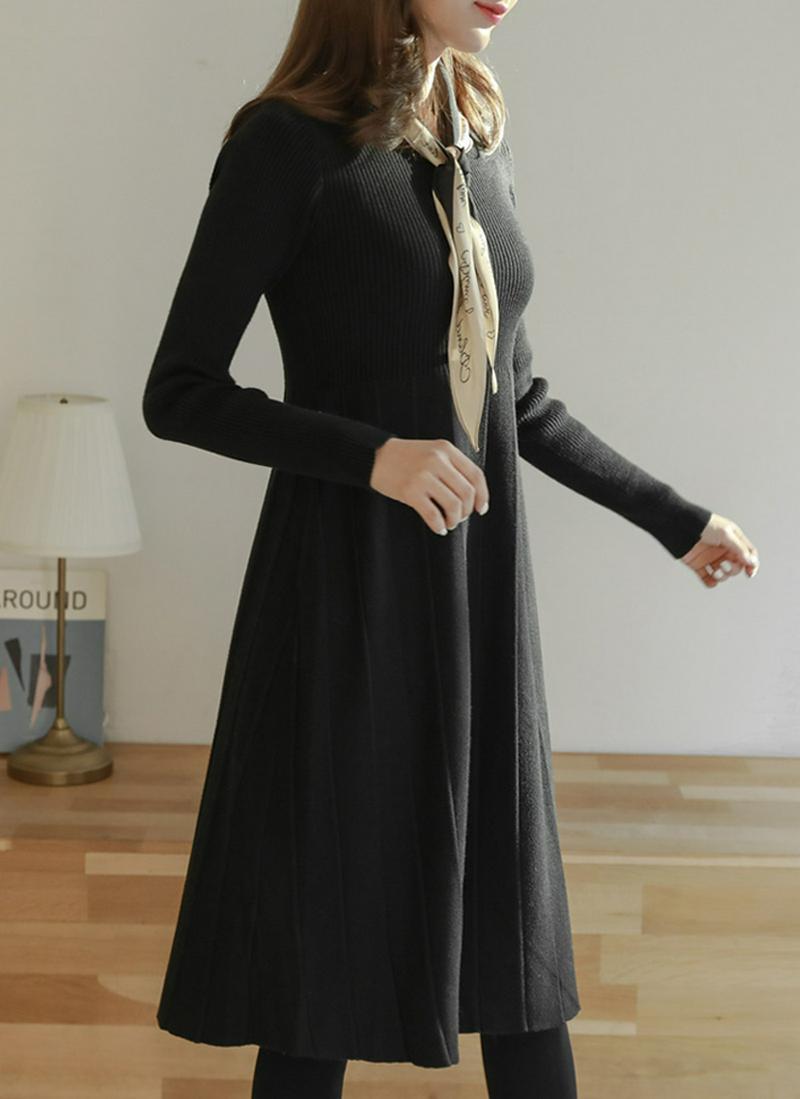 レタリングスカーフ付ニットワンピース