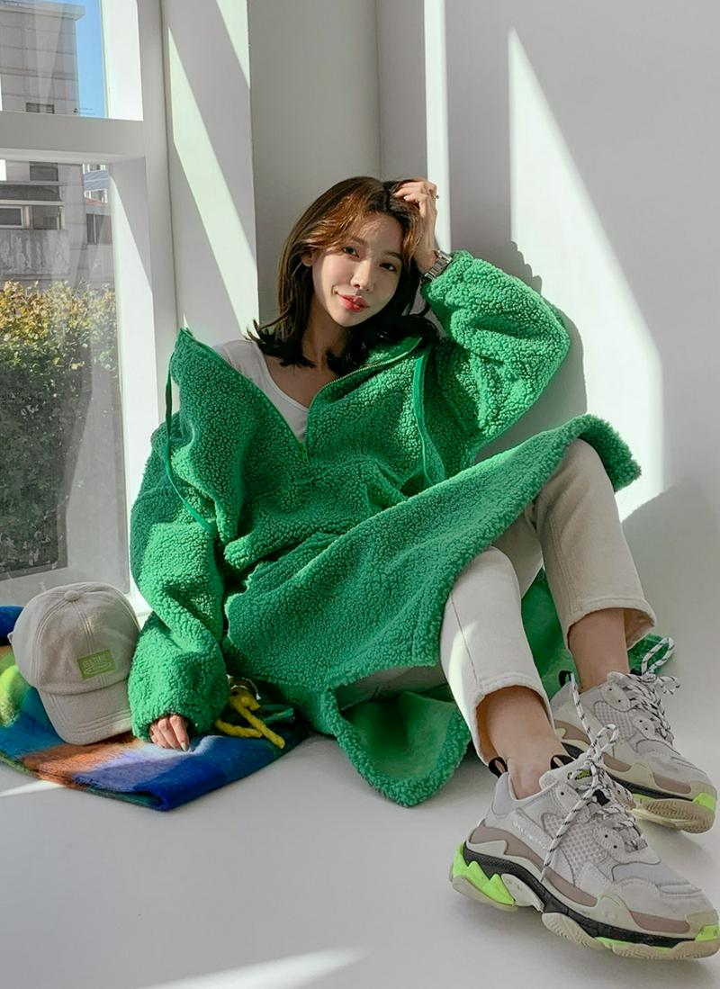 ハーフジップボアフードワンピース