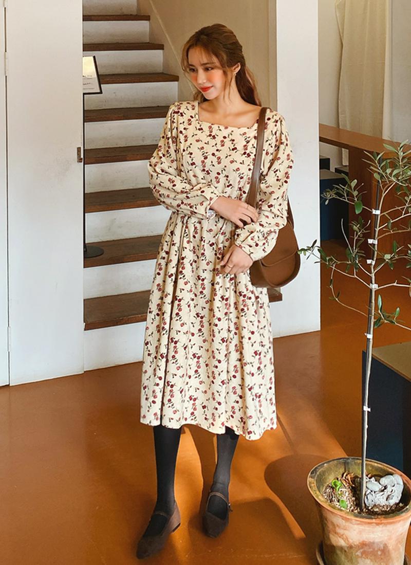 スクエアネック花柄フレアワンピース