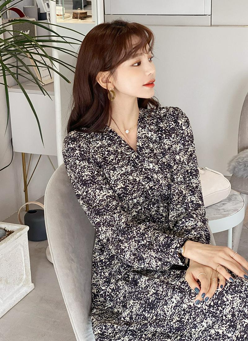 パターンVネックワンピース・全2色