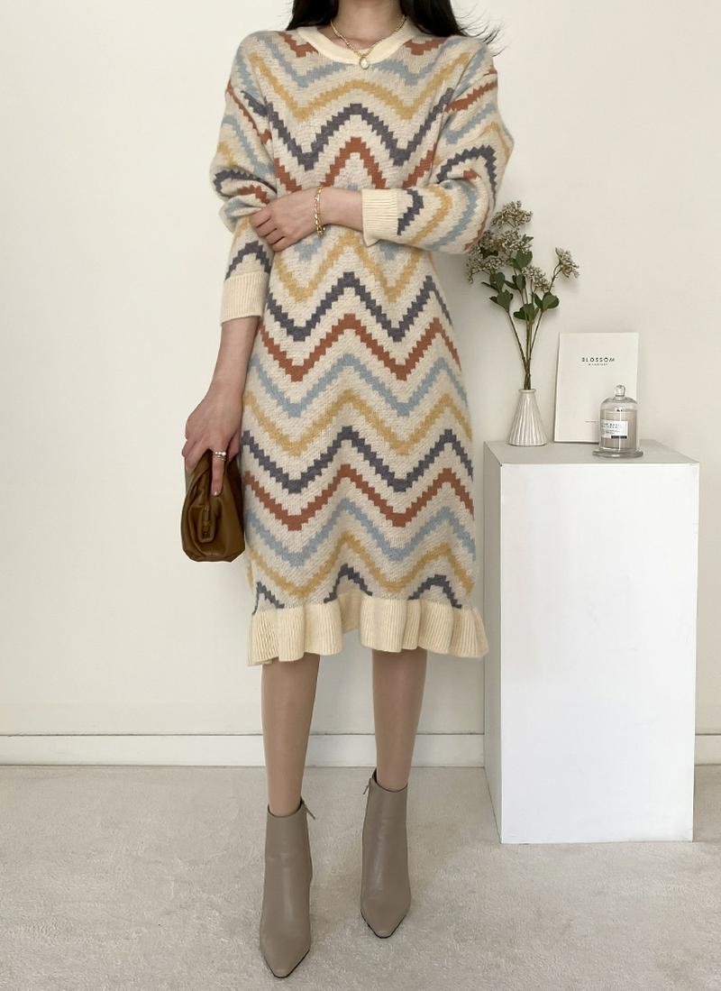フリルヘムジグザグニットワンピース