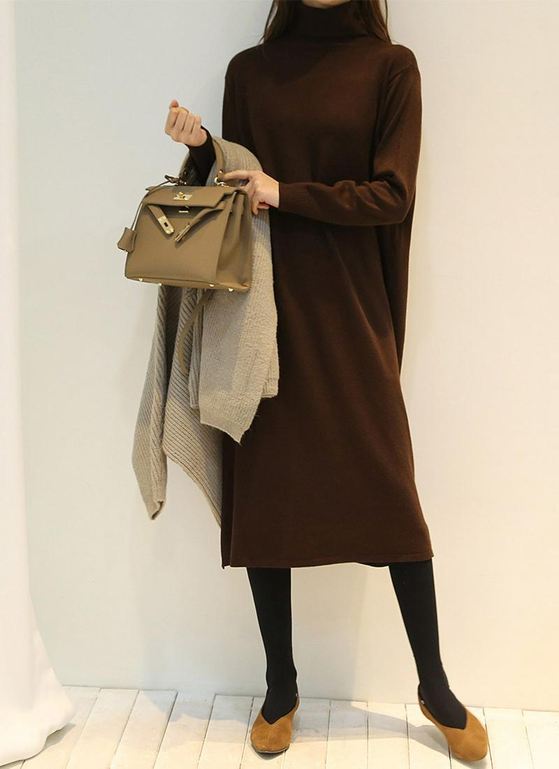 タートルネックニットワンピース