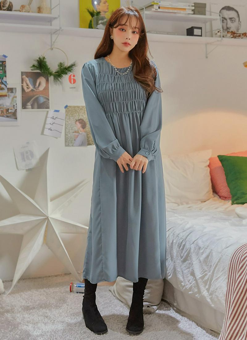 シャーリングロングワンピース