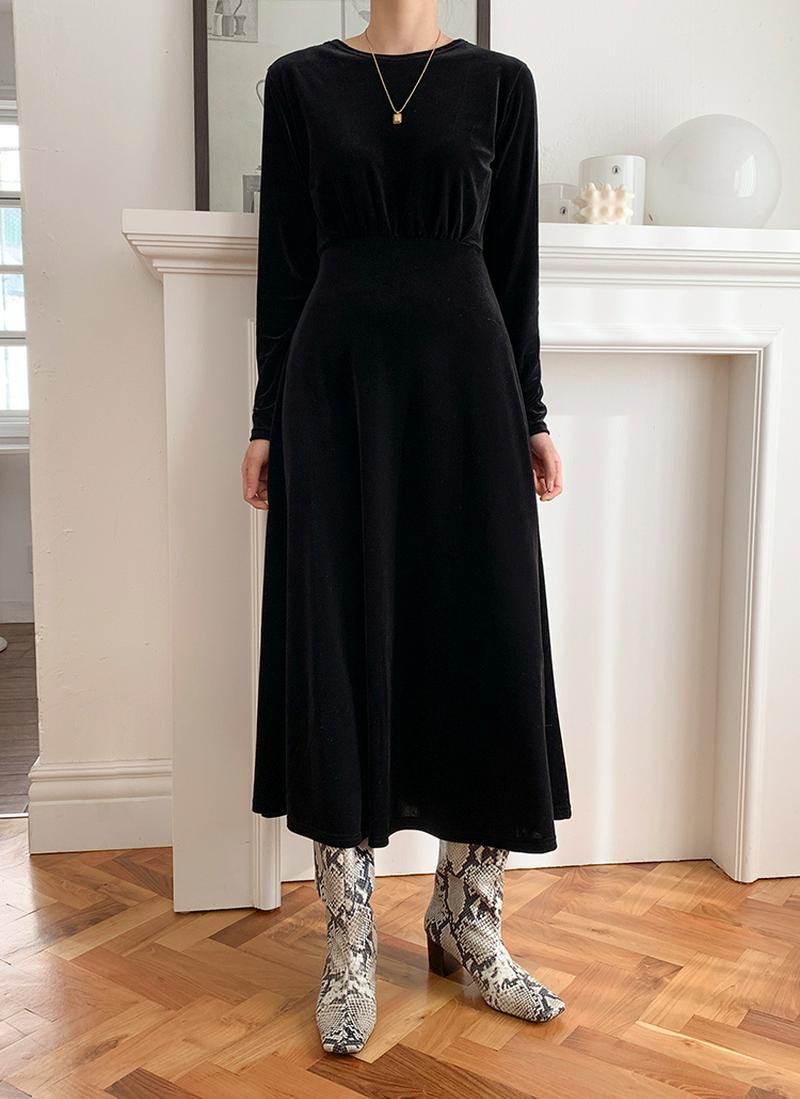 バック深Vカットベロアワンピース