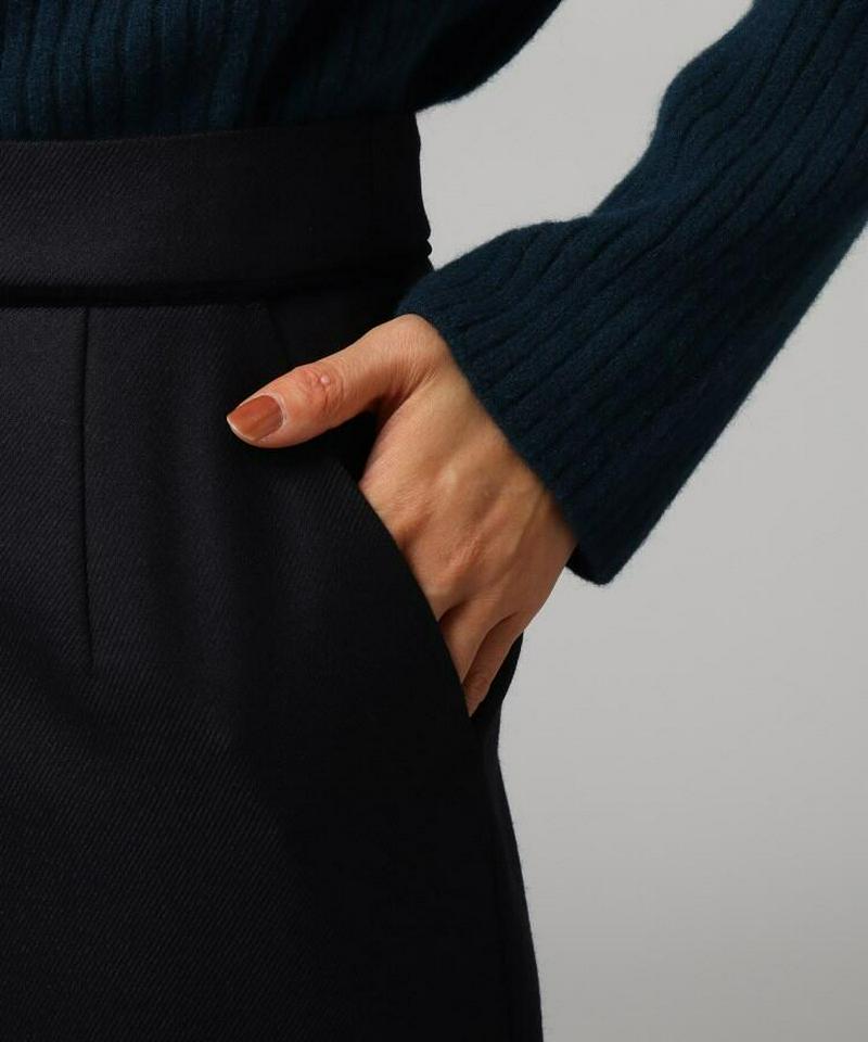 サージタイトスカート