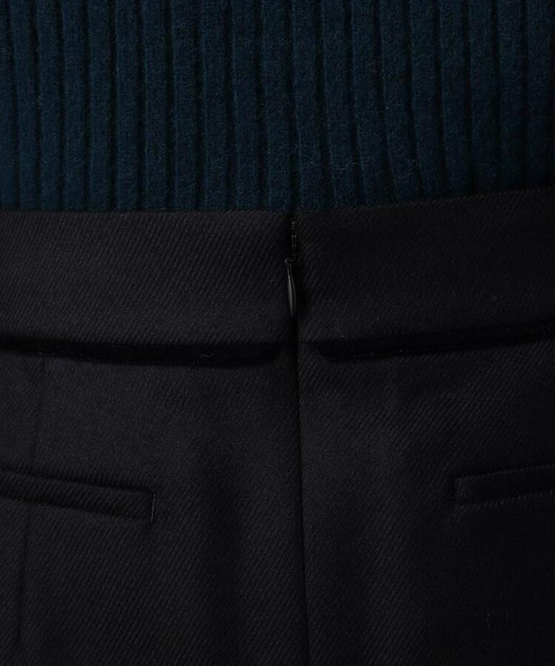 サージタイトスカート