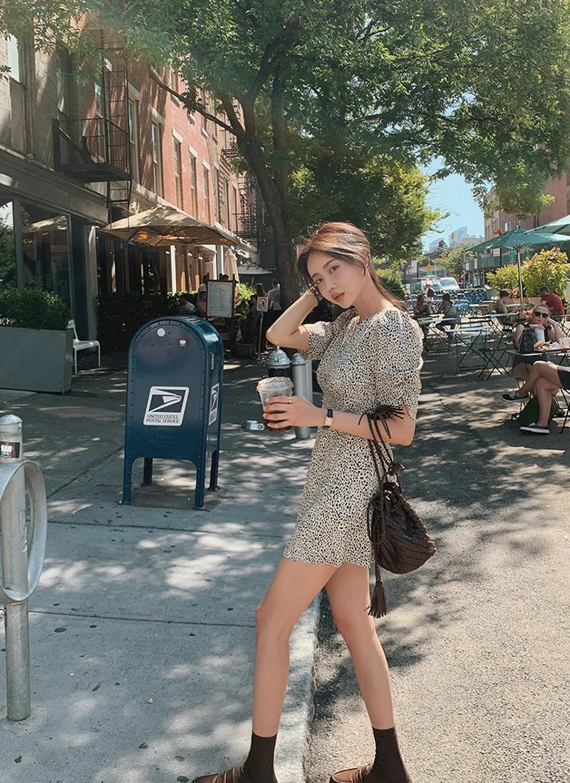 袖ギャザーレオパードミニワンピース