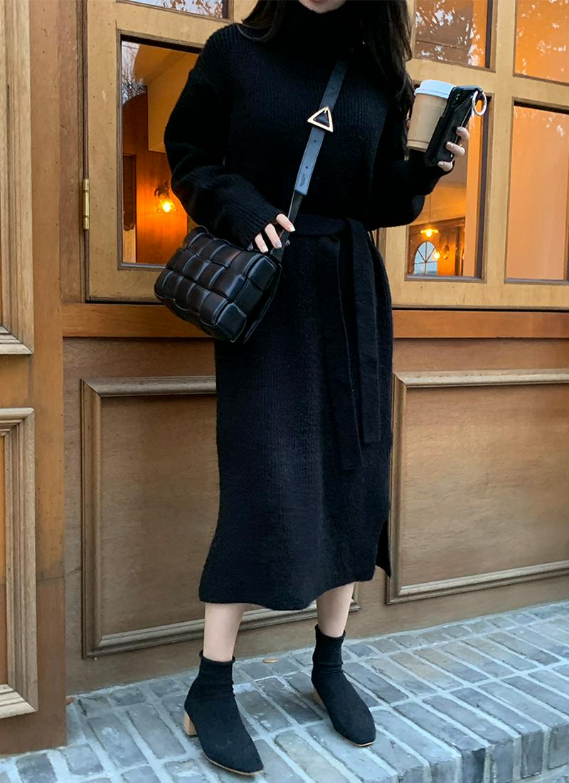 タートルネックリブニットワンピース