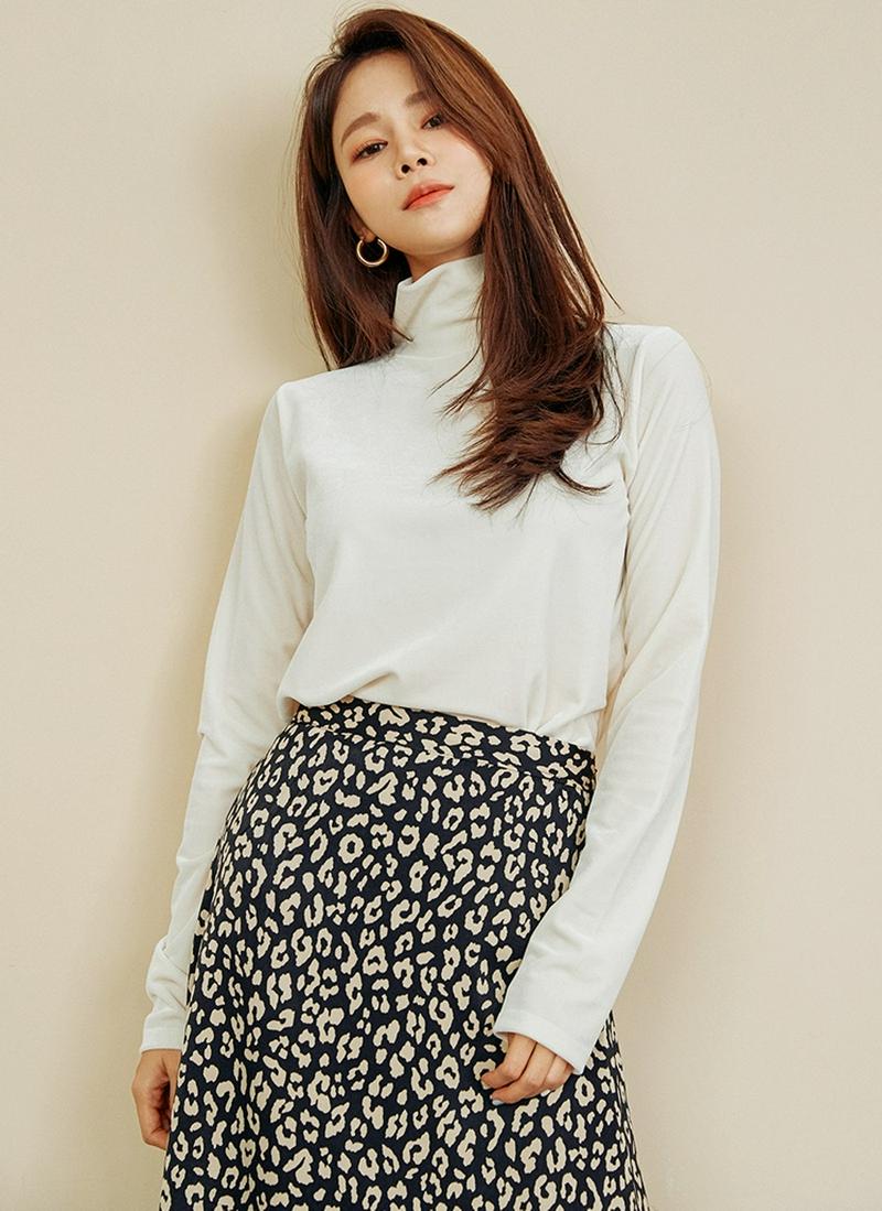 ハイネックベロアTシャツ