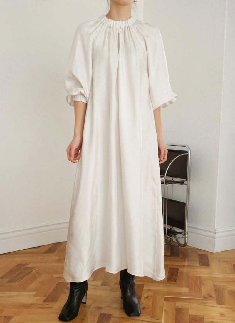 ゴムバンドロングAラインワンピース