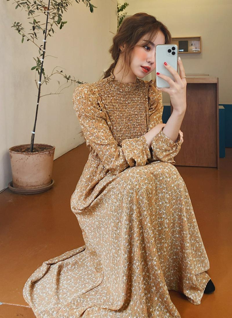 シャーリングフラワーワンピース