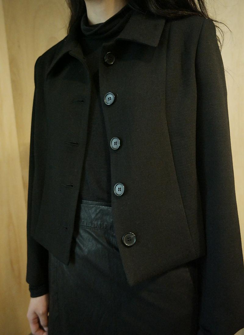 フロントボタンクロップドジャケット