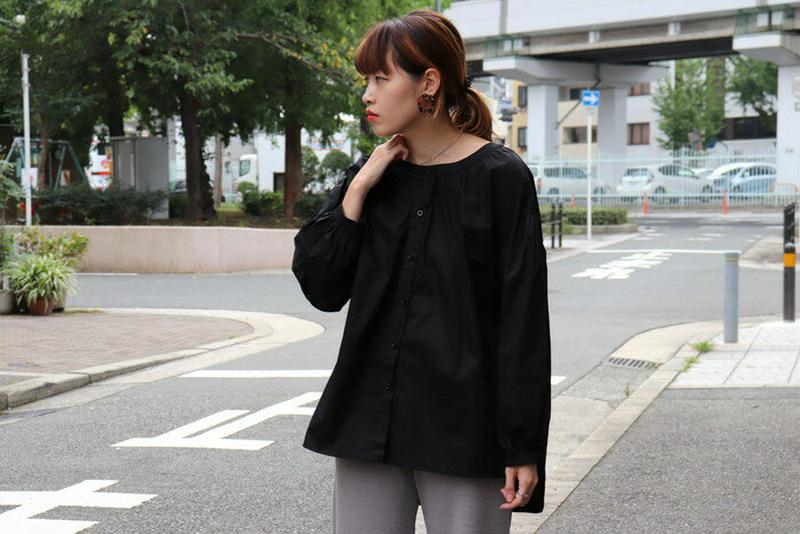 ブラックフロントボタンブラウス T309 【monicaselect】Tシャツ　半袖　トップス