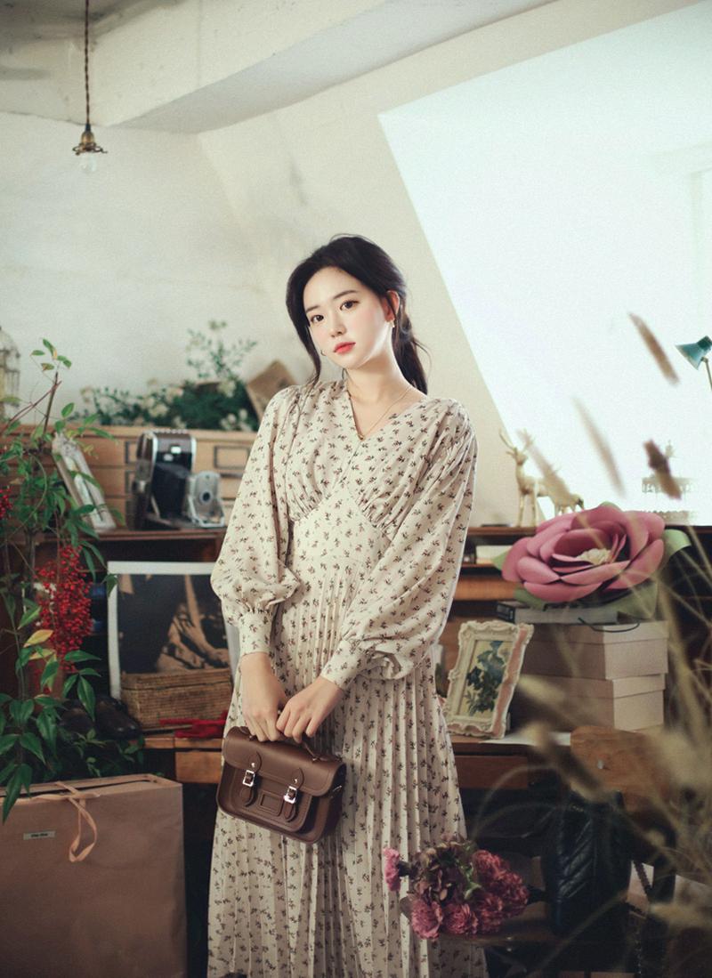 花柄プリーツワンピース