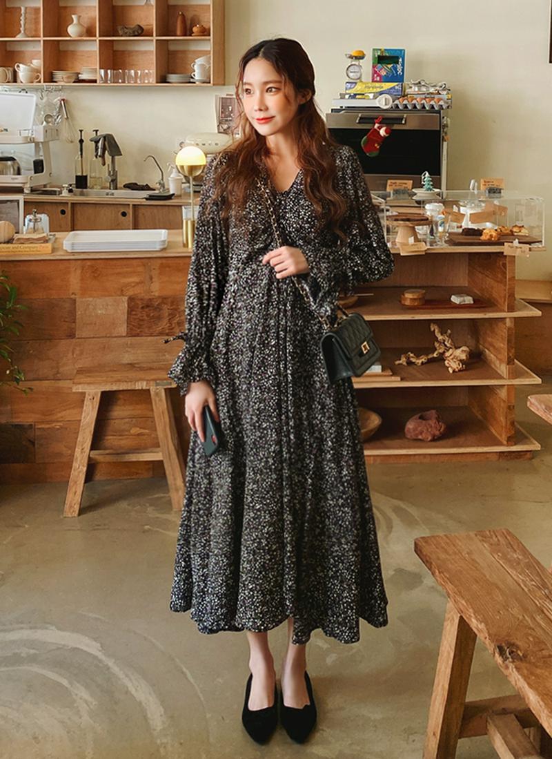 ギャザーVネック花柄ワンピース