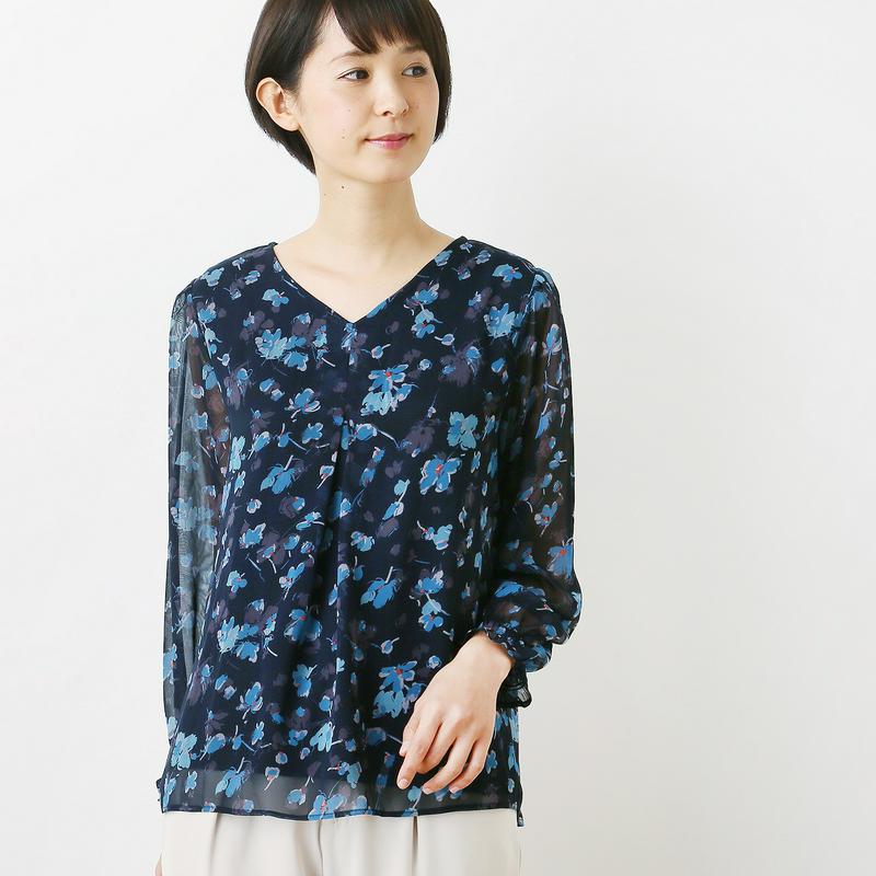 【３／２５（水）で販売終了】カットソー使いフラワープリントＶネックブラウス