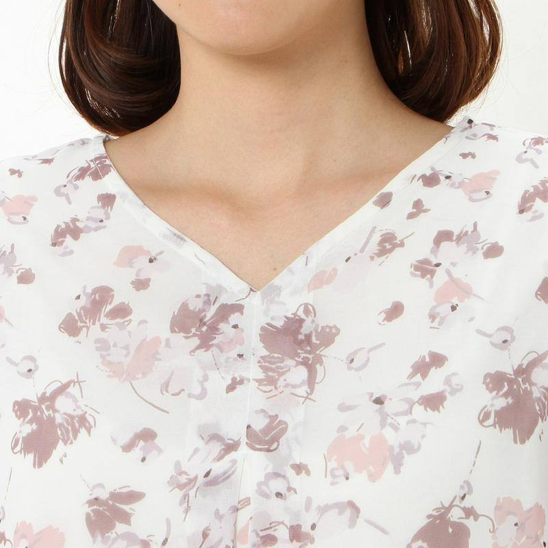 【３／２５（水）で販売終了】カットソー使いフラワープリントＶネックブラウス