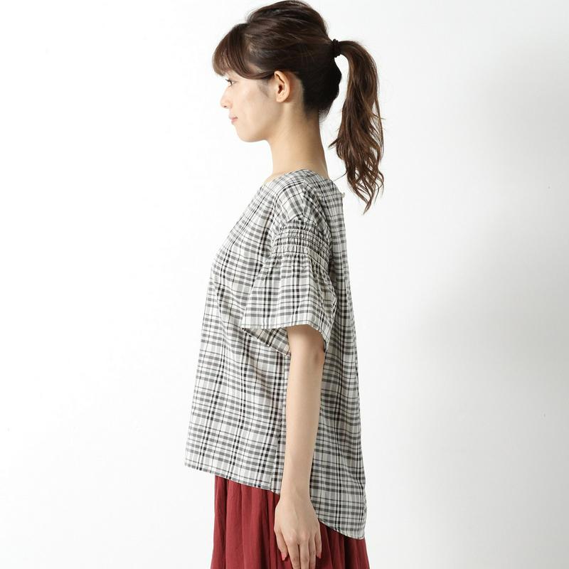 【３／２５（水）で販売終了】袖シャーリングブラウス