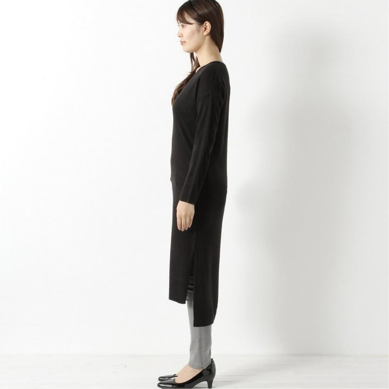 肌触りのいいカシミヤタッチＶネックロングワンピース
