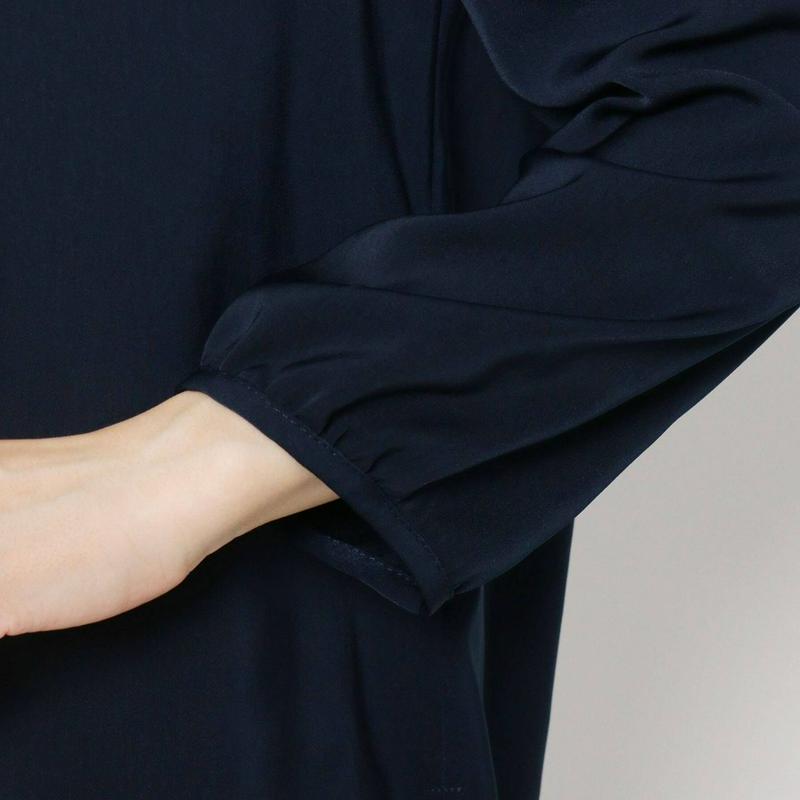 【入卒・ＷＥＢ限定サイズあり】スタンドカラー風Ｖネックブラウス