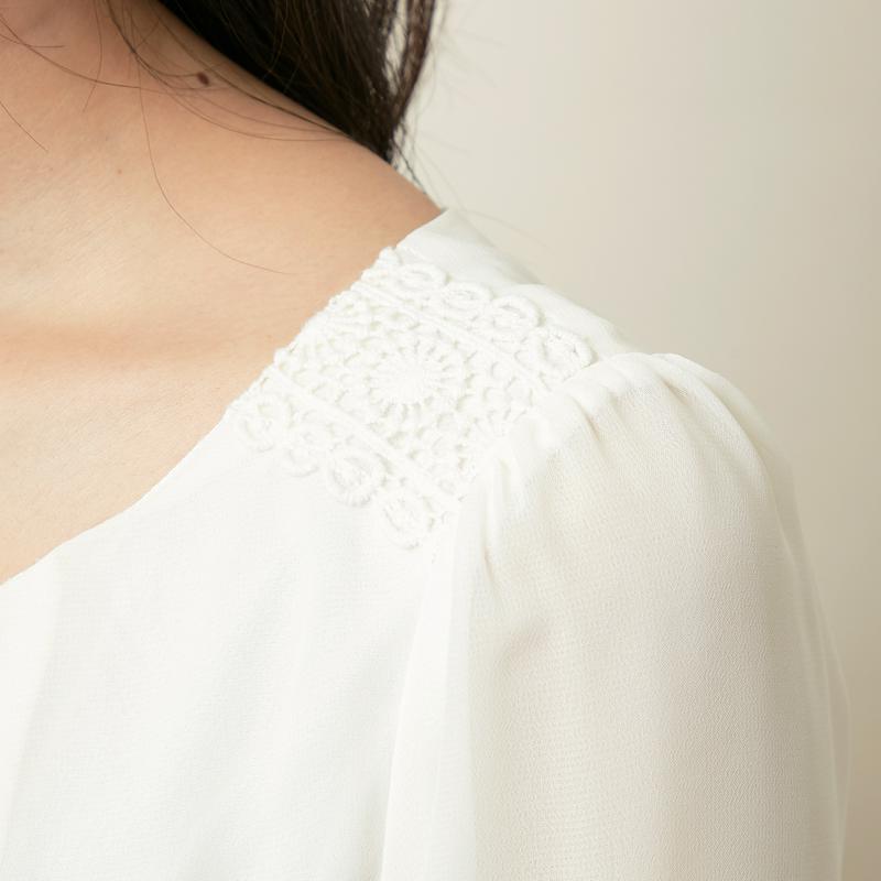 【入園・卒園ママにも】肩刺繍シフォンブラウス
