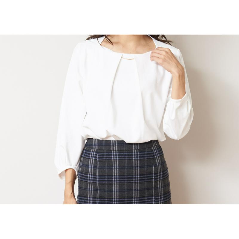 バーアクセ付きタック使いカットソー