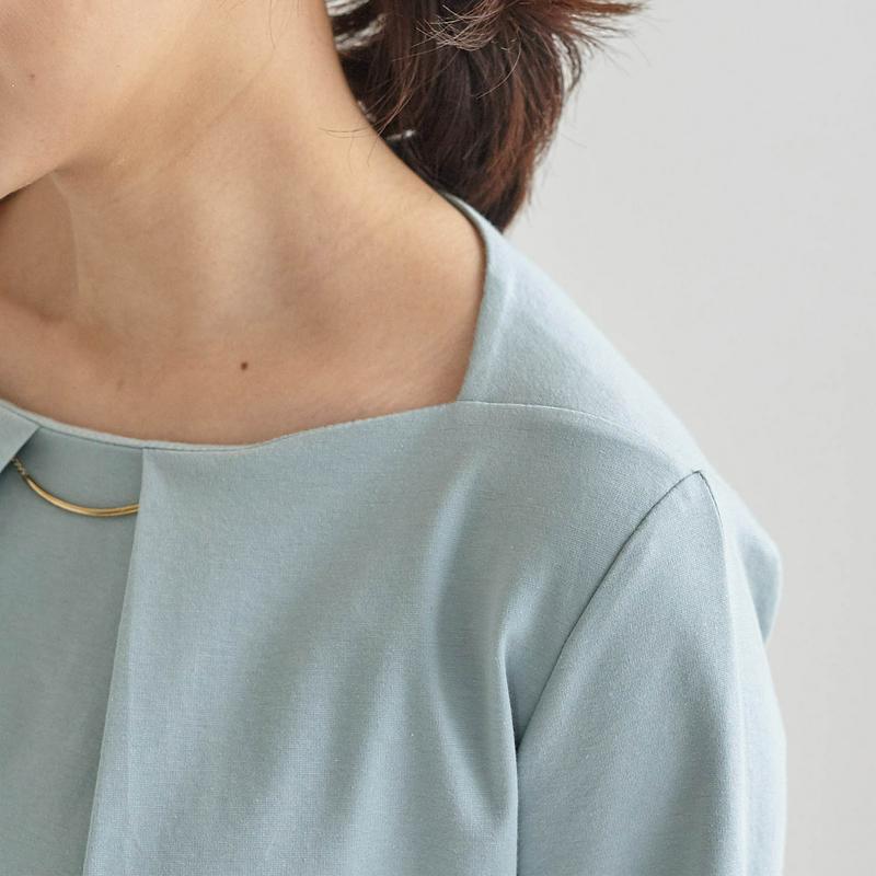バーアクセ付きタック使いカットソー
