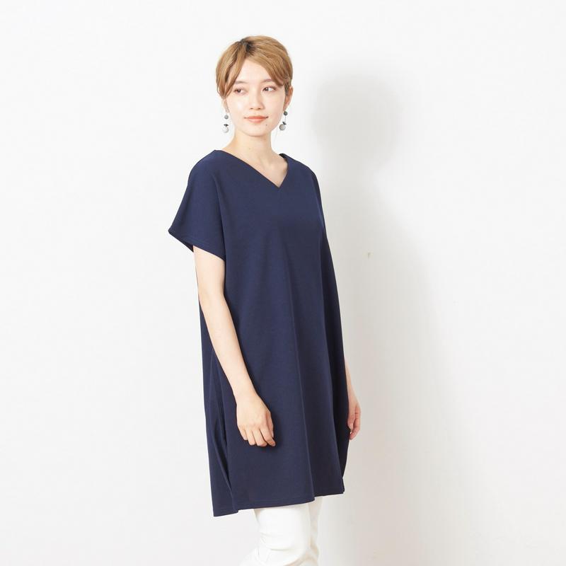 夏に嬉しいイージーケア◎カットジョーゼットＶネックタックチュニック【Ｍ～３Ｌ】