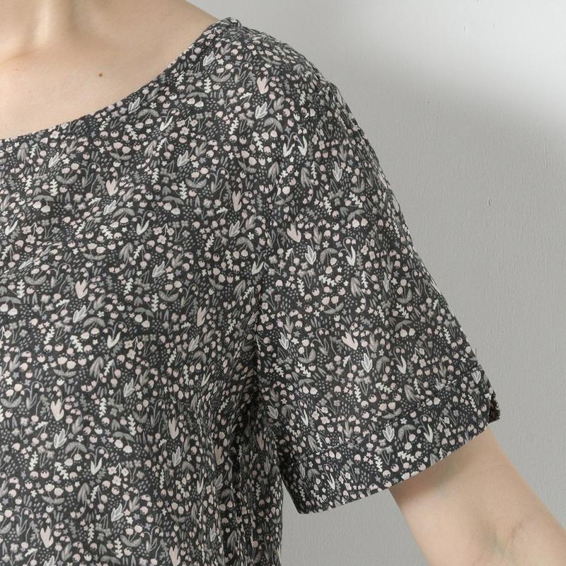 【ＶＡＬＬＩＬＡ×ＮＯ　ＪＥＡＮ】レーヨン綿半袖花柄ワンピース