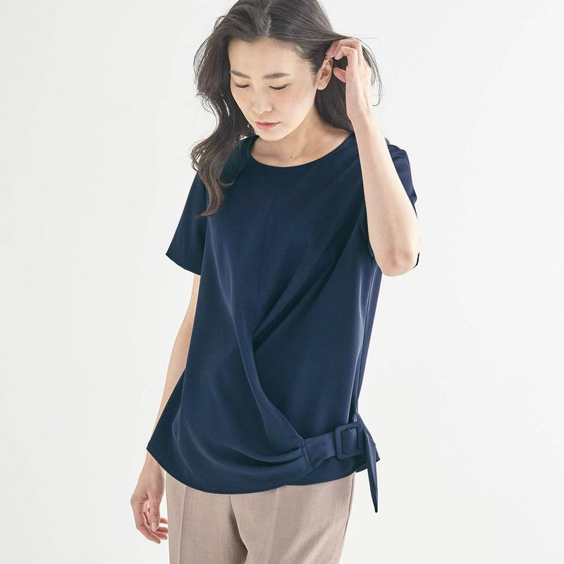 たたんでシワになりにくいカシュクール風ブラウス