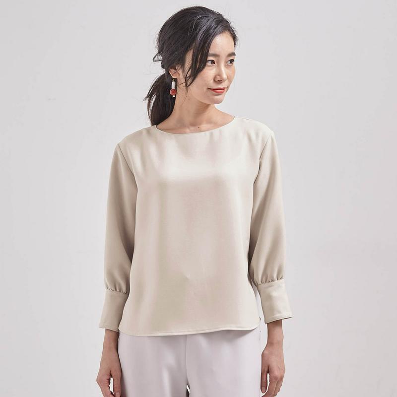 【ＳＴＹＬＥ　ＳＮＡＰ掲載】（日本製）パール調ボタンボリュームスリーブブラウス