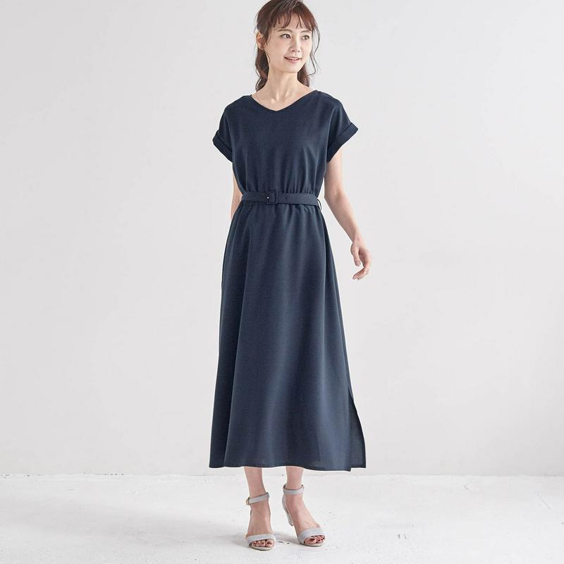 シワになりにくいサイドスリットワンピース