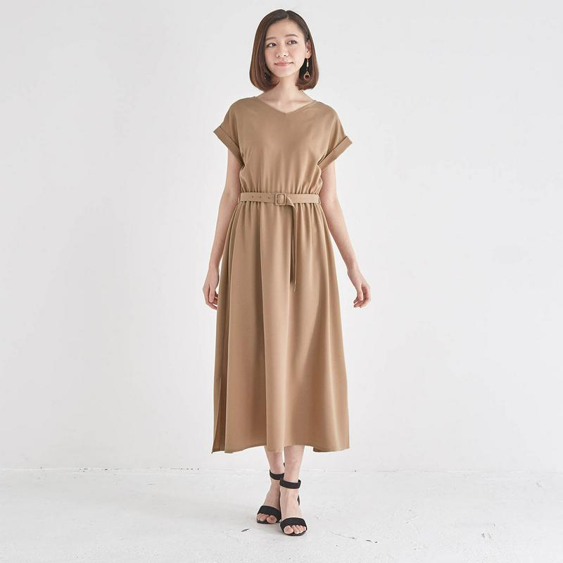 シワになりにくいサイドスリットワンピース