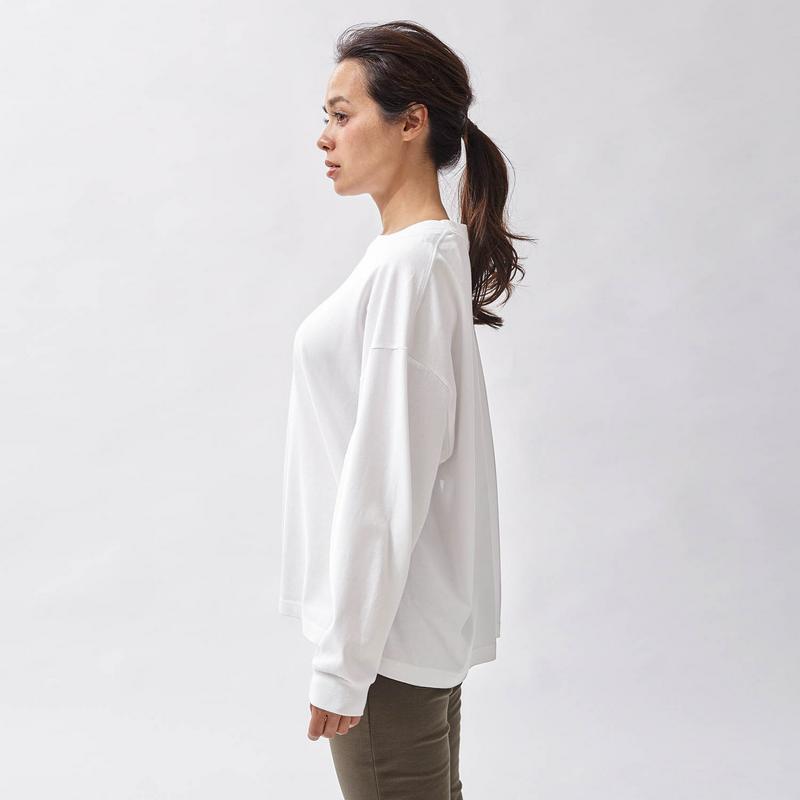 オーバーサイズシルエットで体型カバーも◎長袖Ｔシャツ