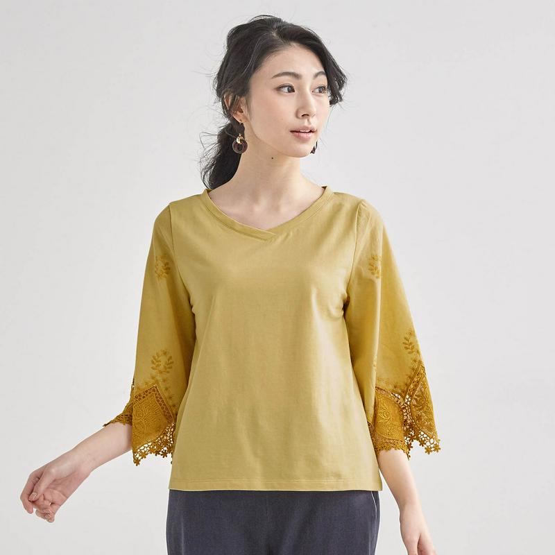 袖刺繍レース使いカットソー