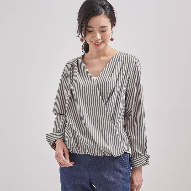 【ＳＴＹＬＥ　ＳＮＡＰコラボチラシ掲載】カシュクール風コットン混ブラウス